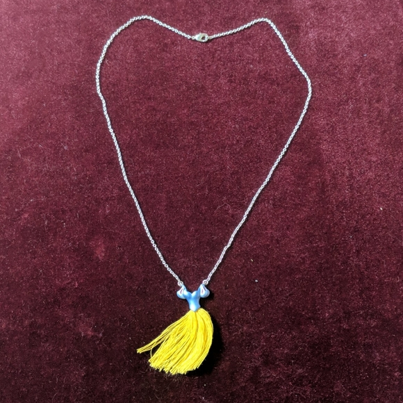 Snow White Tassel Necklace - Picture 2 of 2